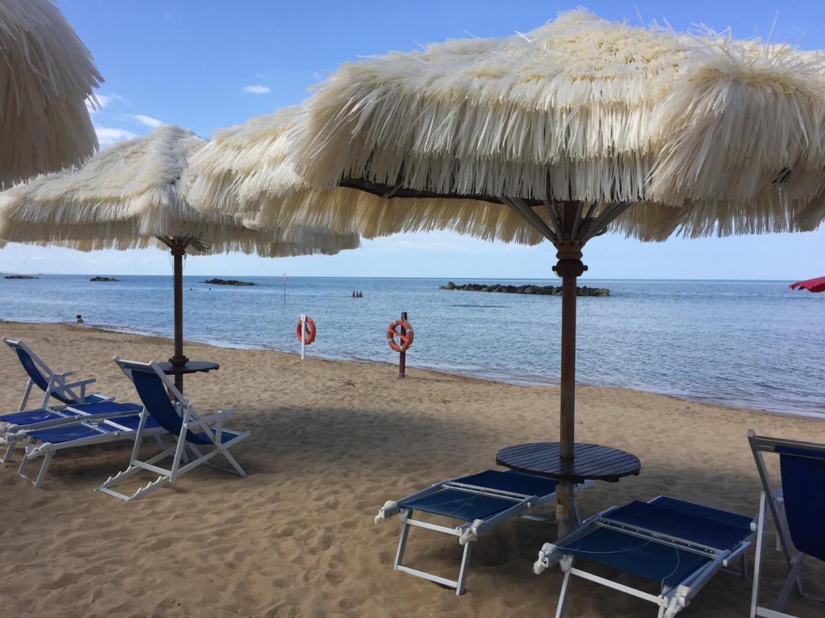 Hotel Mare Blu 滨海弗兰卡维拉 外观 照片