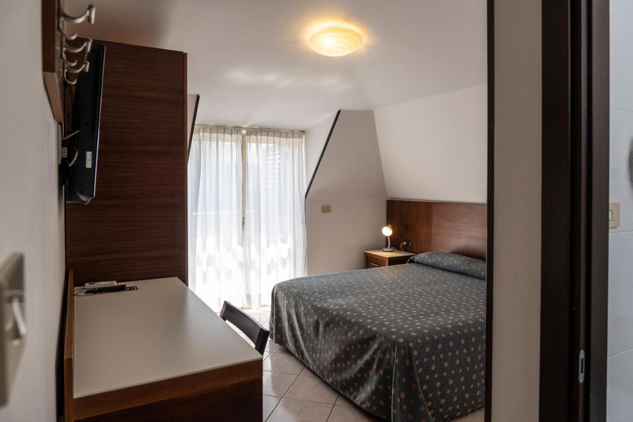 Hotel Mare Blu 滨海弗兰卡维拉 外观 照片