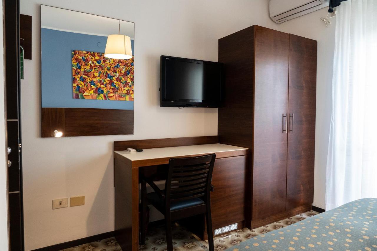 Hotel Mare Blu 滨海弗兰卡维拉 外观 照片