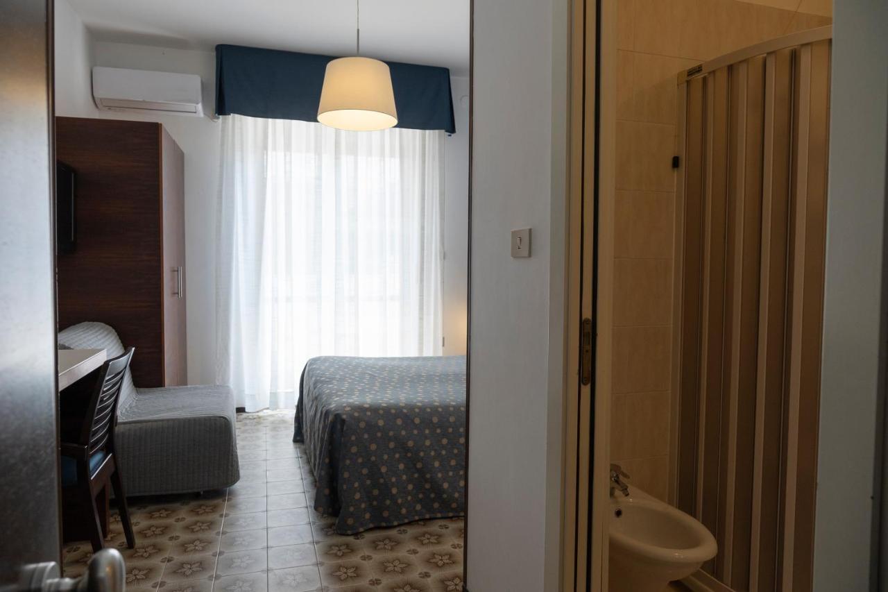 Hotel Mare Blu 滨海弗兰卡维拉 外观 照片