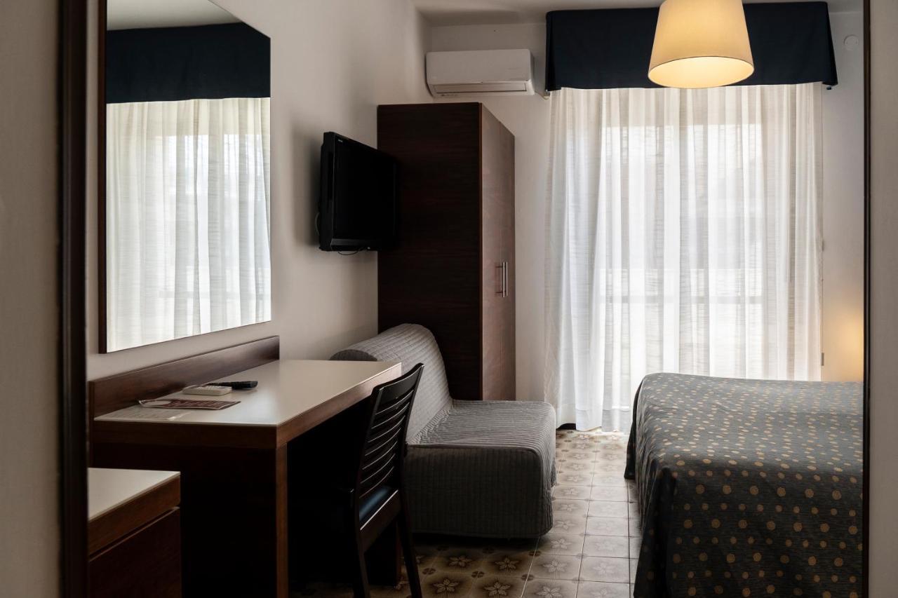 Hotel Mare Blu 滨海弗兰卡维拉 外观 照片