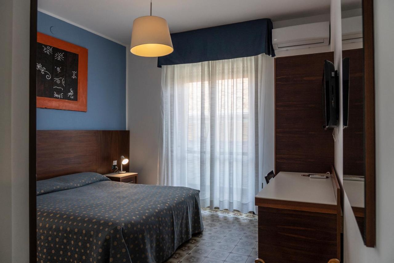 Hotel Mare Blu 滨海弗兰卡维拉 外观 照片